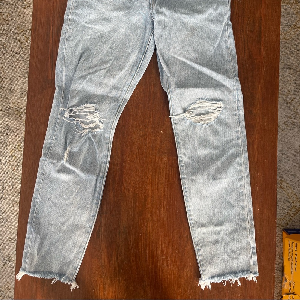 levi’s wedgie ripped jeans
